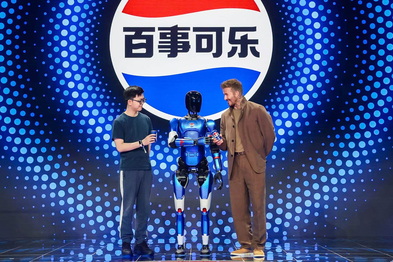 j9国际站机器人携手百事中国共创“百事蓝宝” 共燃渴望新章